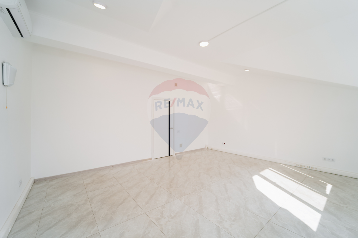 2.700 EUR