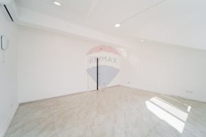 2.700 EUR