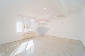 2.700 EUR