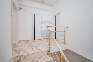 2.700 EUR