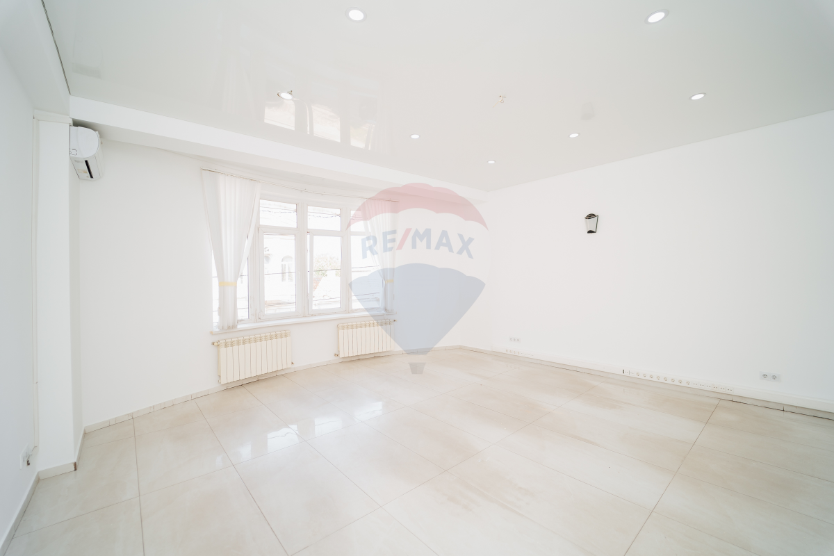 2.700 EUR