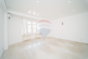 2.700 EUR