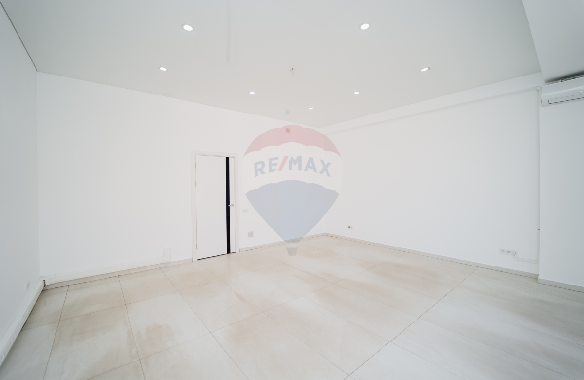 2.700 EUR