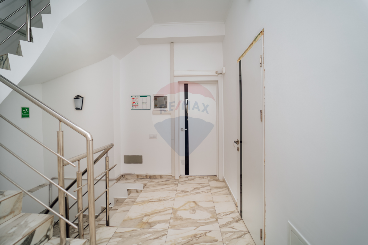 2.700 EUR