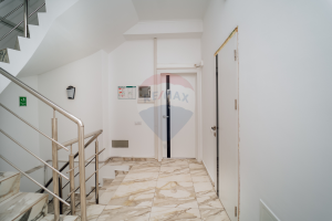 2.700 EUR
