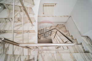 2.700 EUR