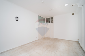 2.700 EUR