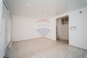 2.700 EUR
