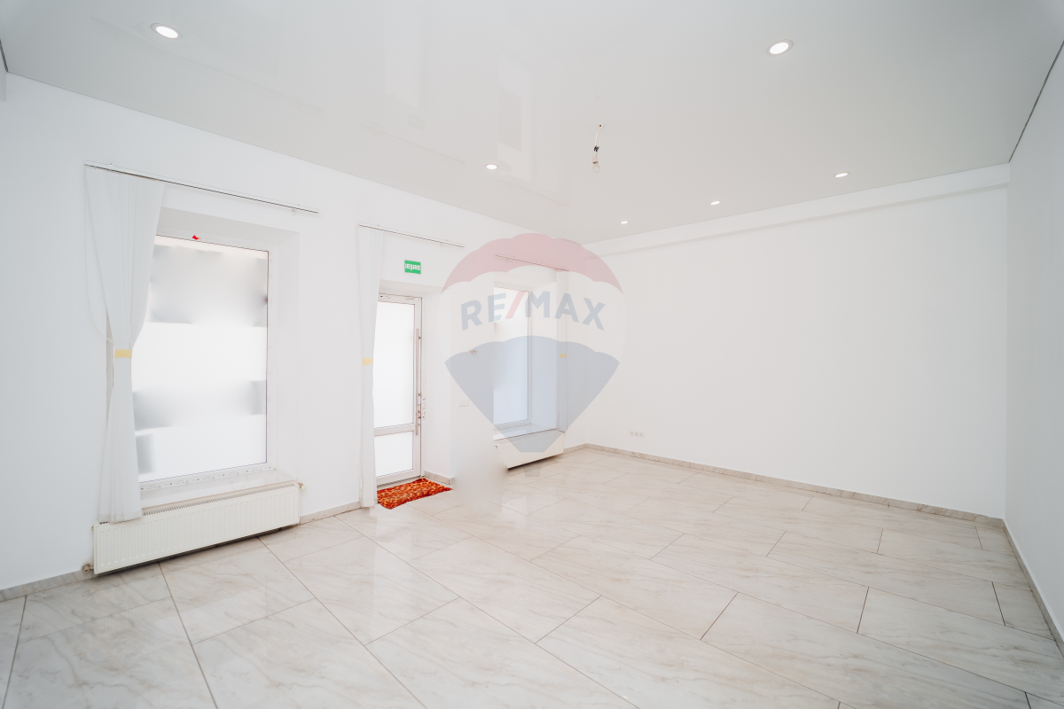 2.700 EUR