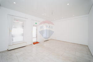 2.700 EUR
