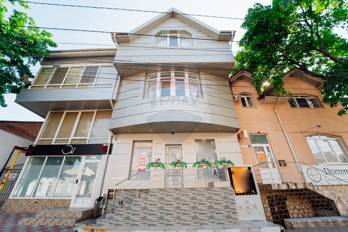 2.700 EUR