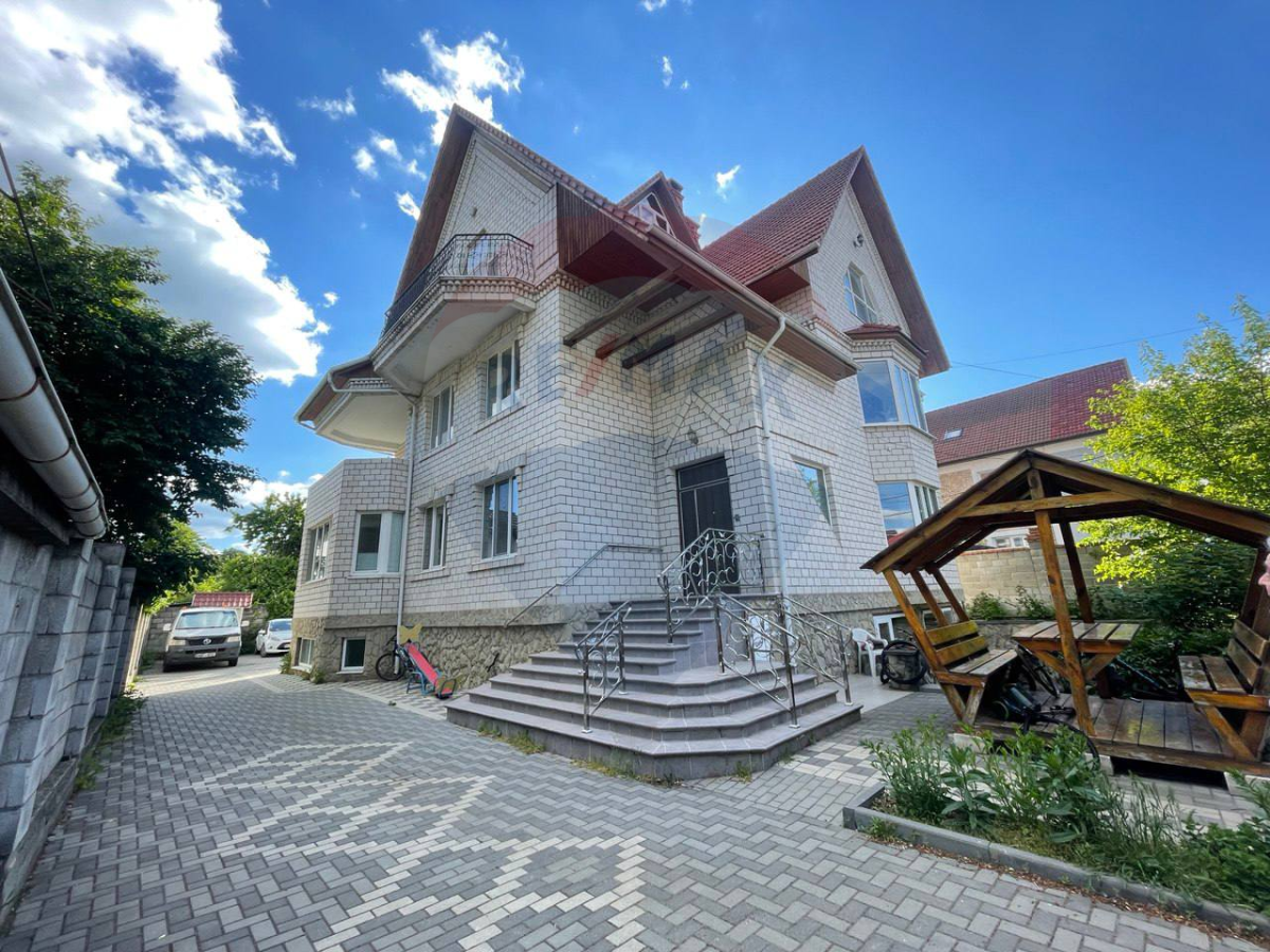 3.000 EUR