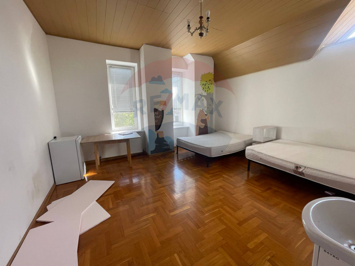 3.000 EUR