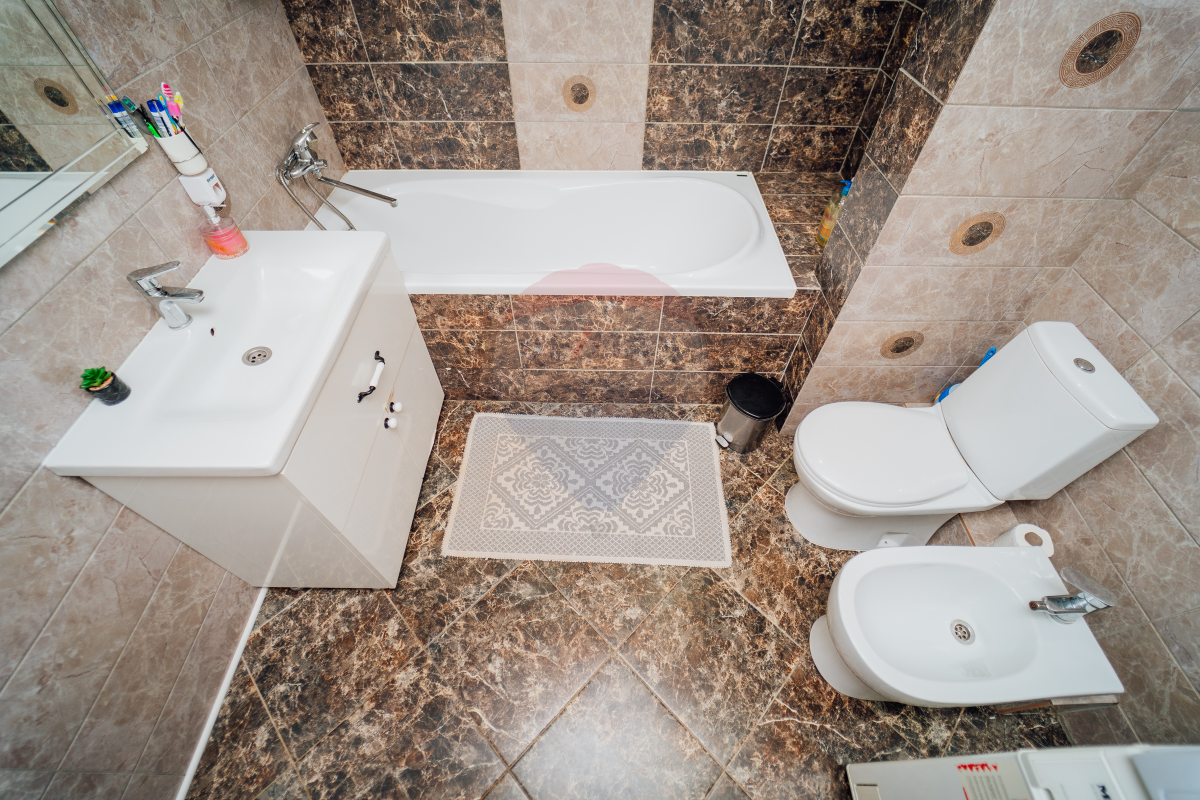 125.000 EUR