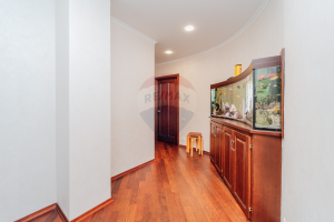 1.800 EUR