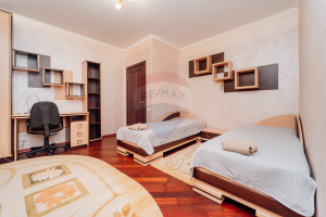 1.800 EUR