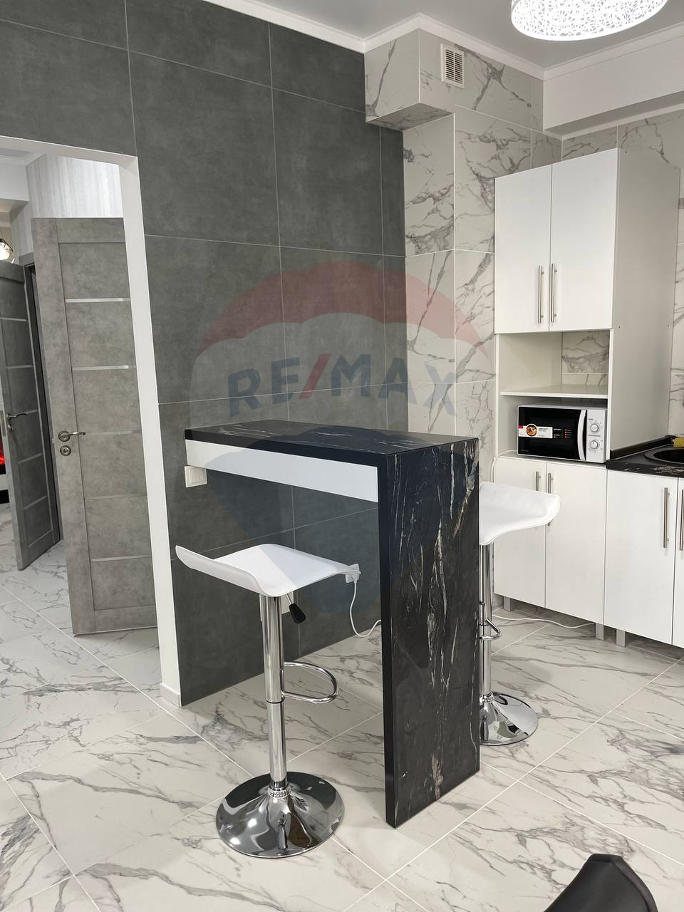 850 EUR