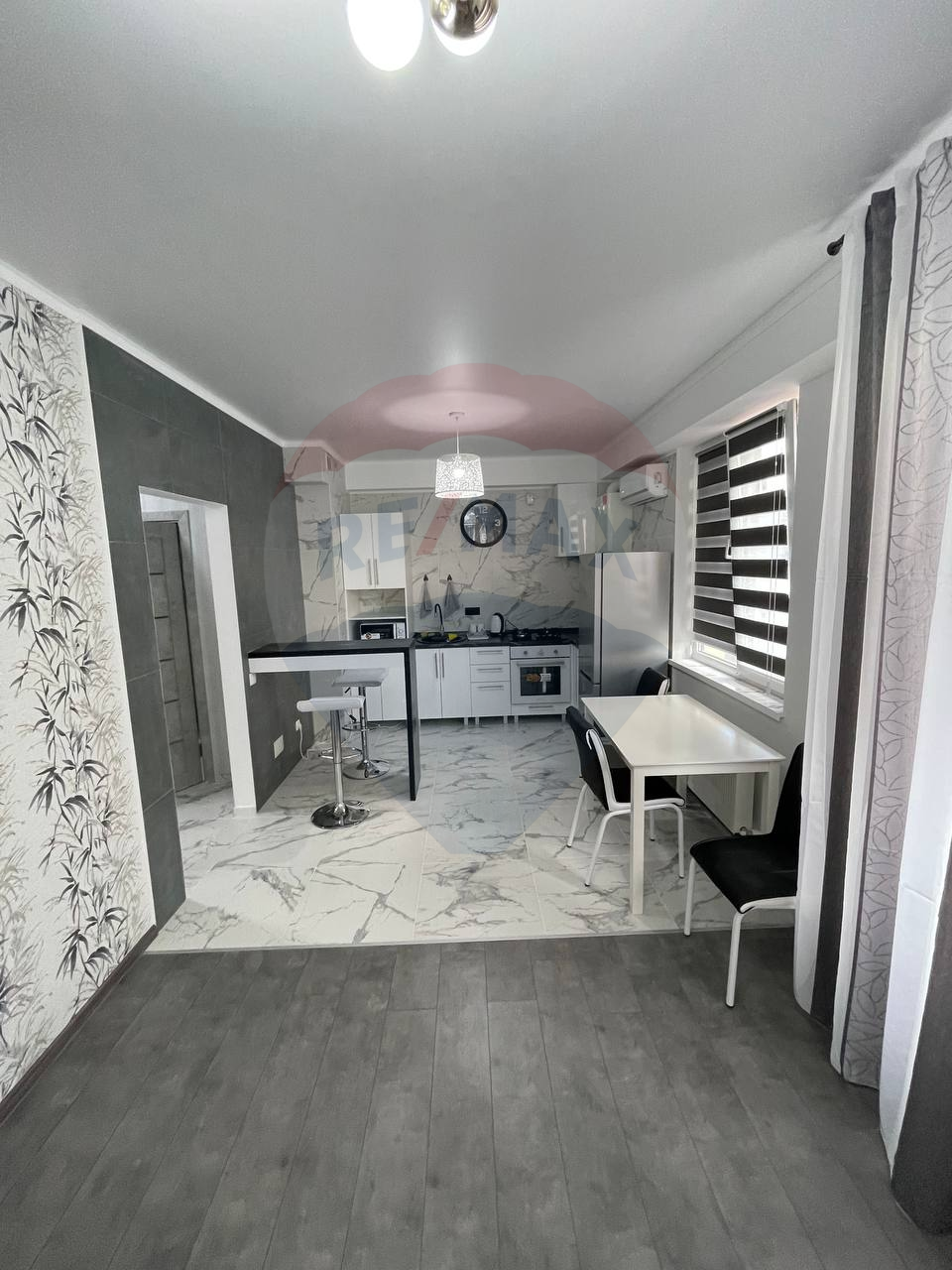 850 EUR