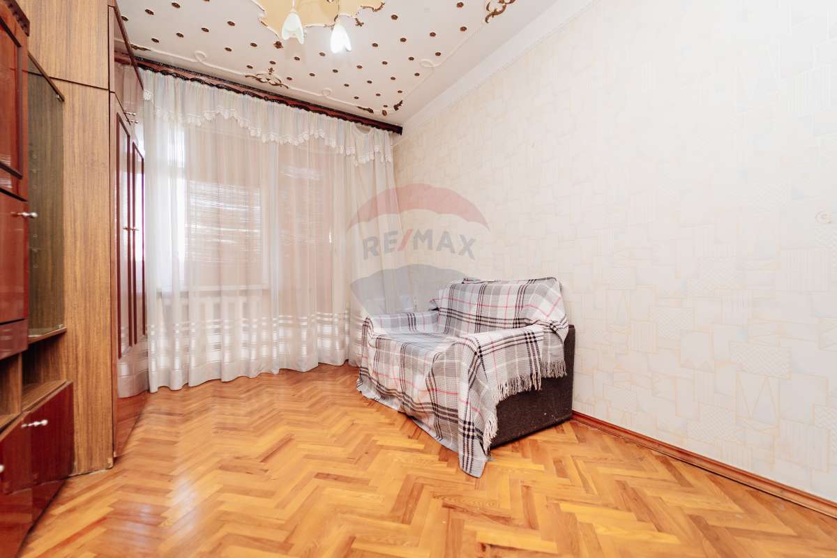 105.000 EUR