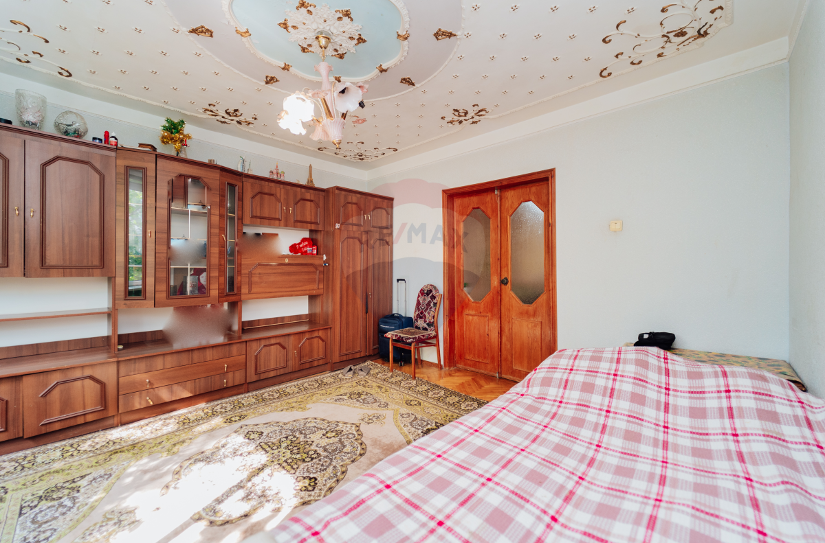 105.000 EUR