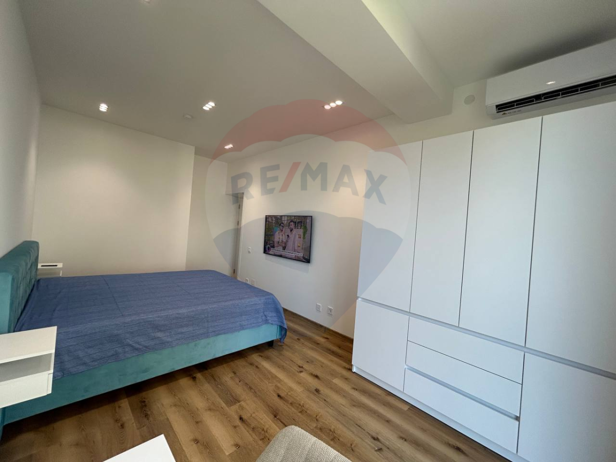 800 EUR
