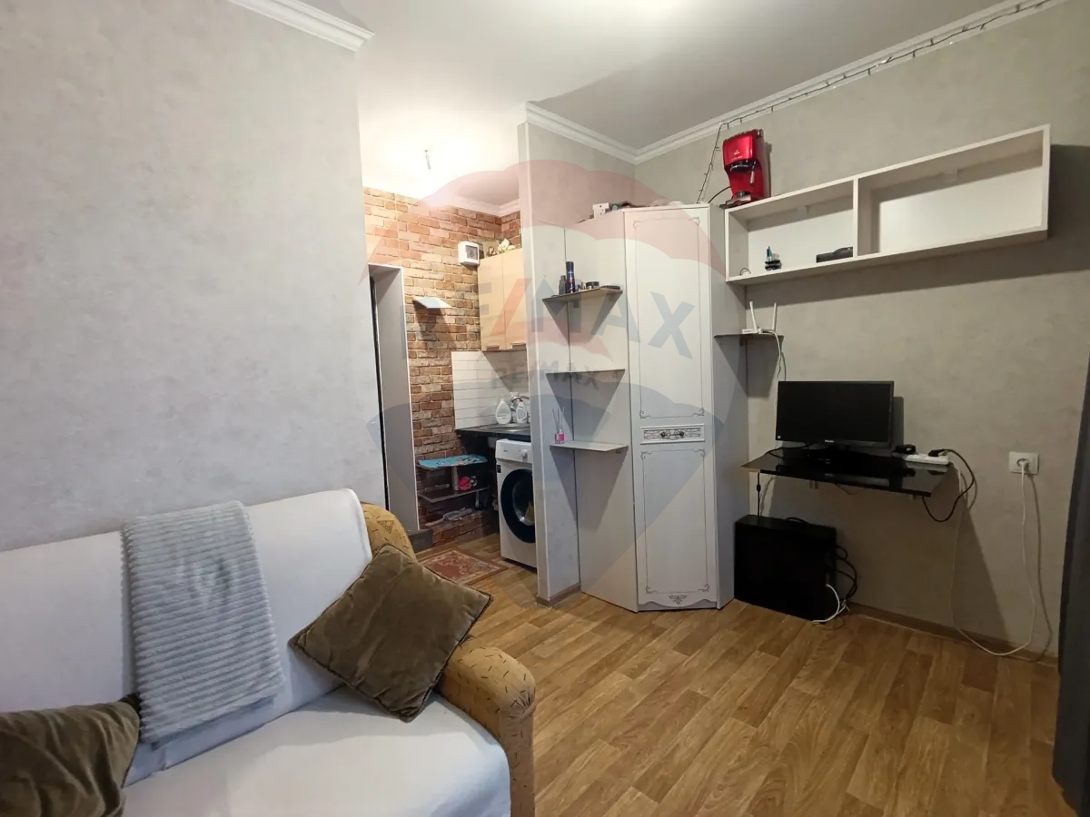 200 EUR