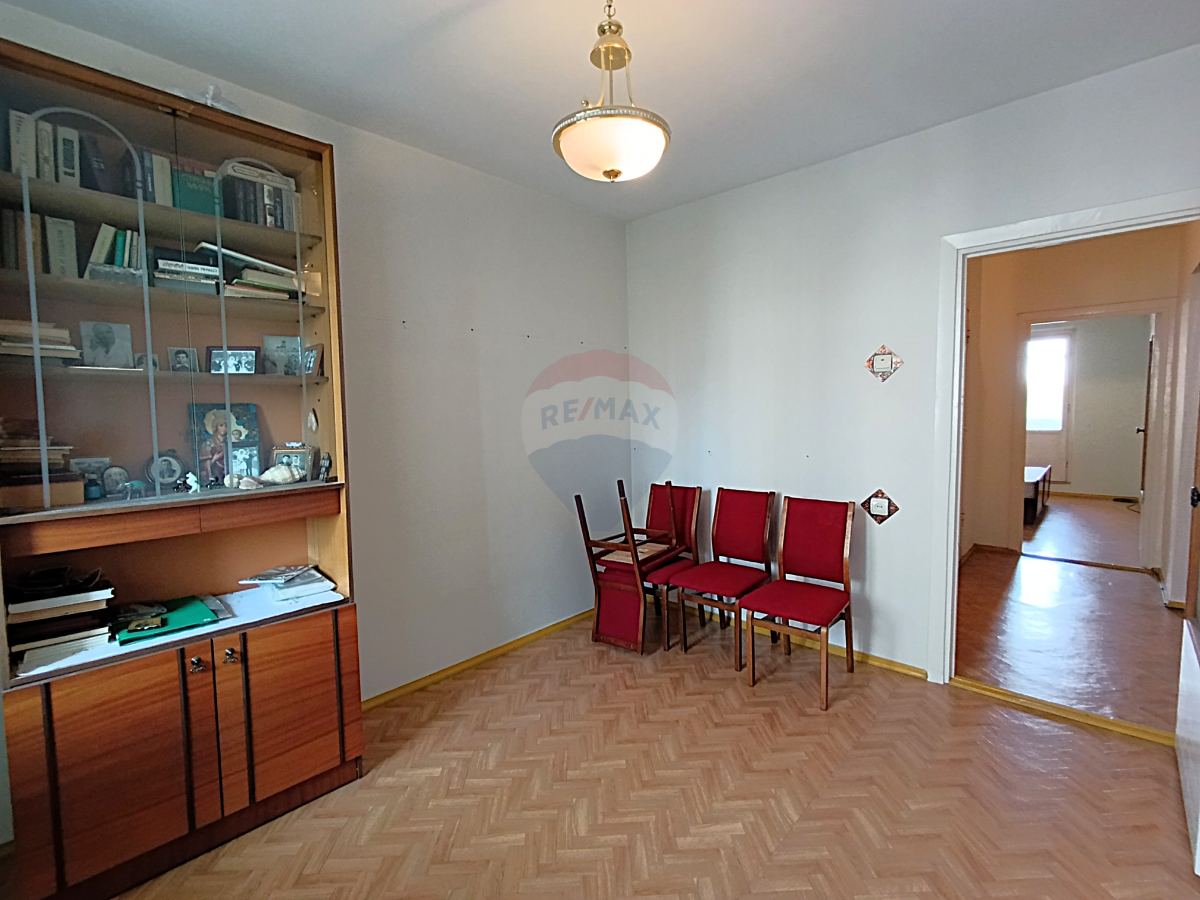 109.900 EUR
