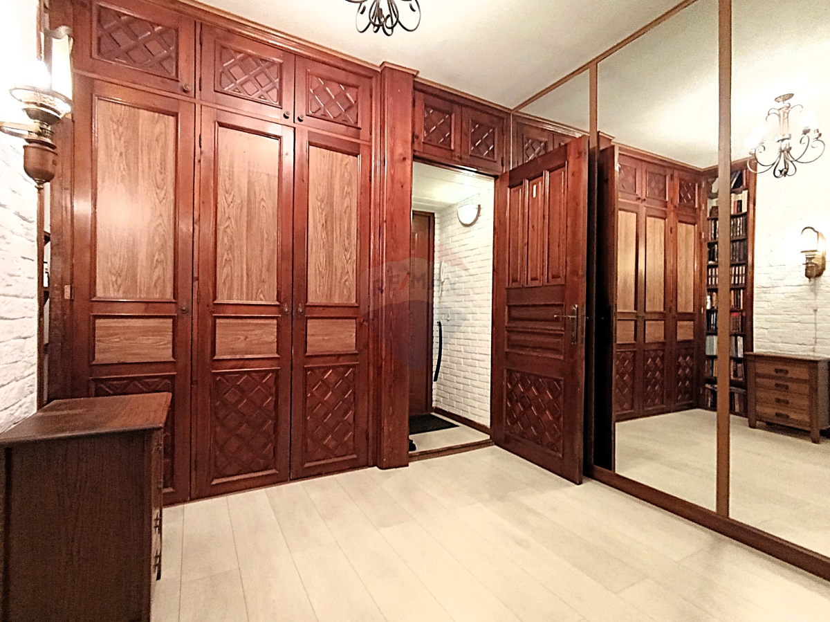 115.900 EUR