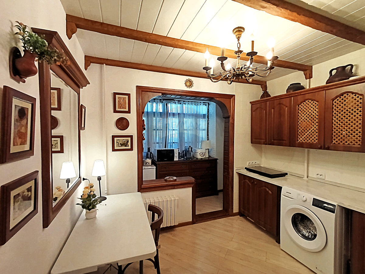 115.900 EUR