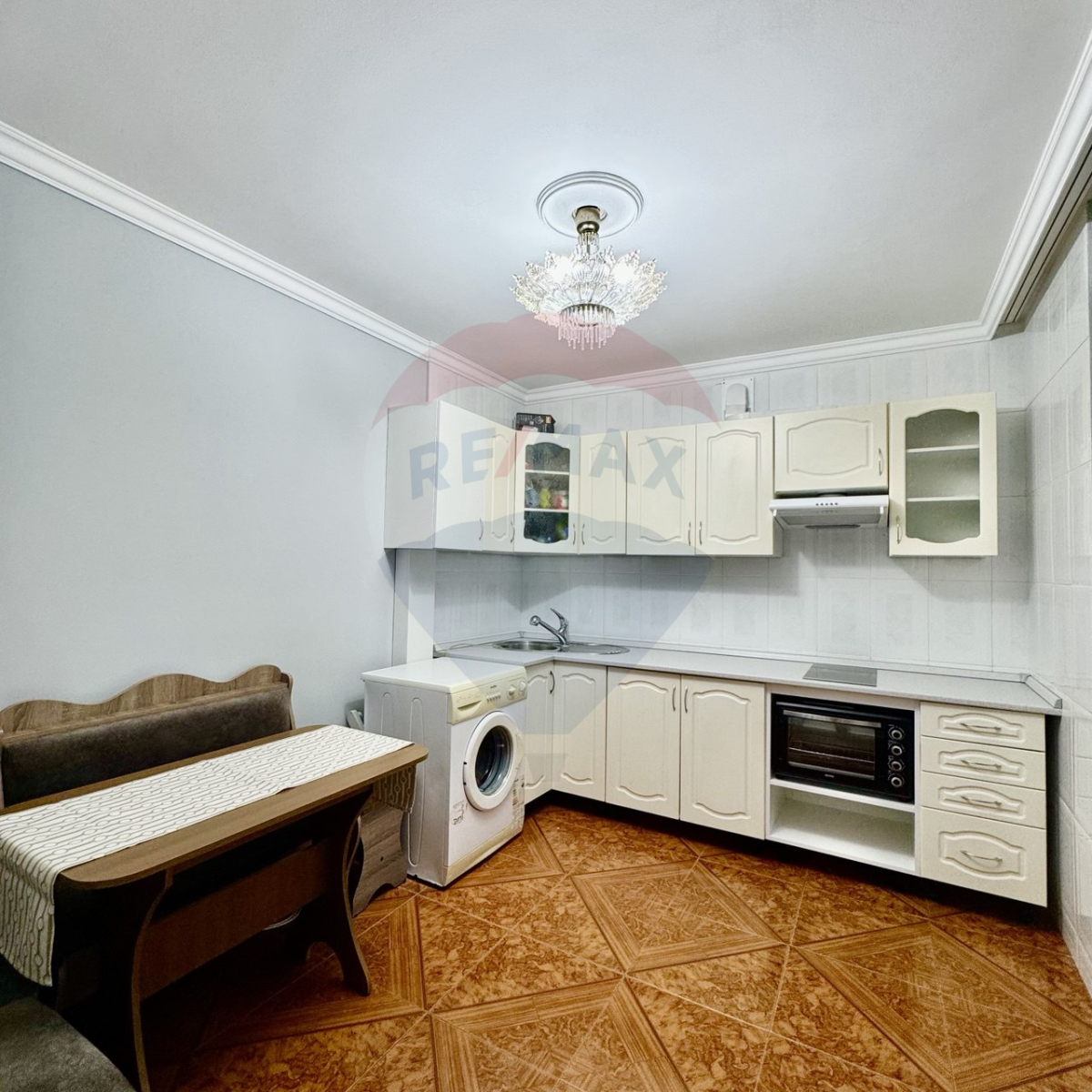 195.000 EUR