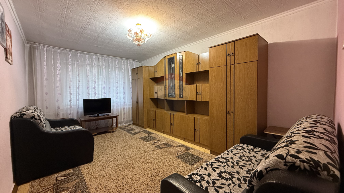 300 EUR