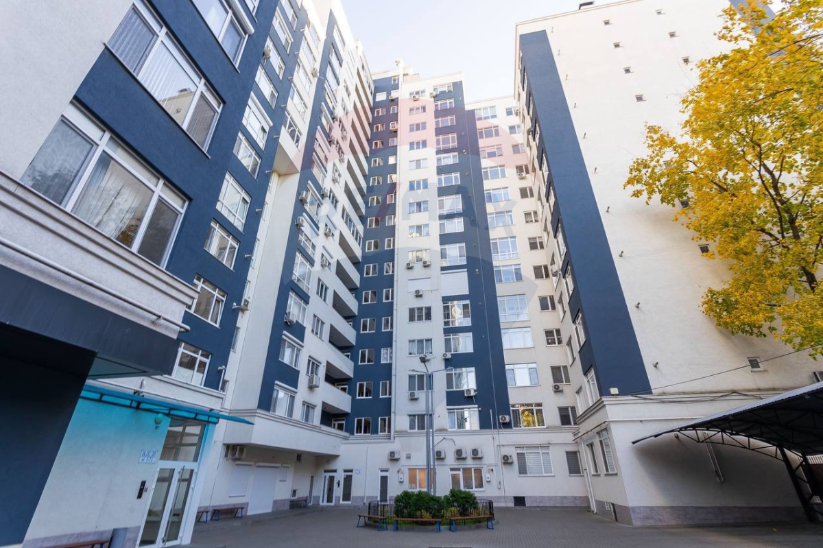 239.900 EUR