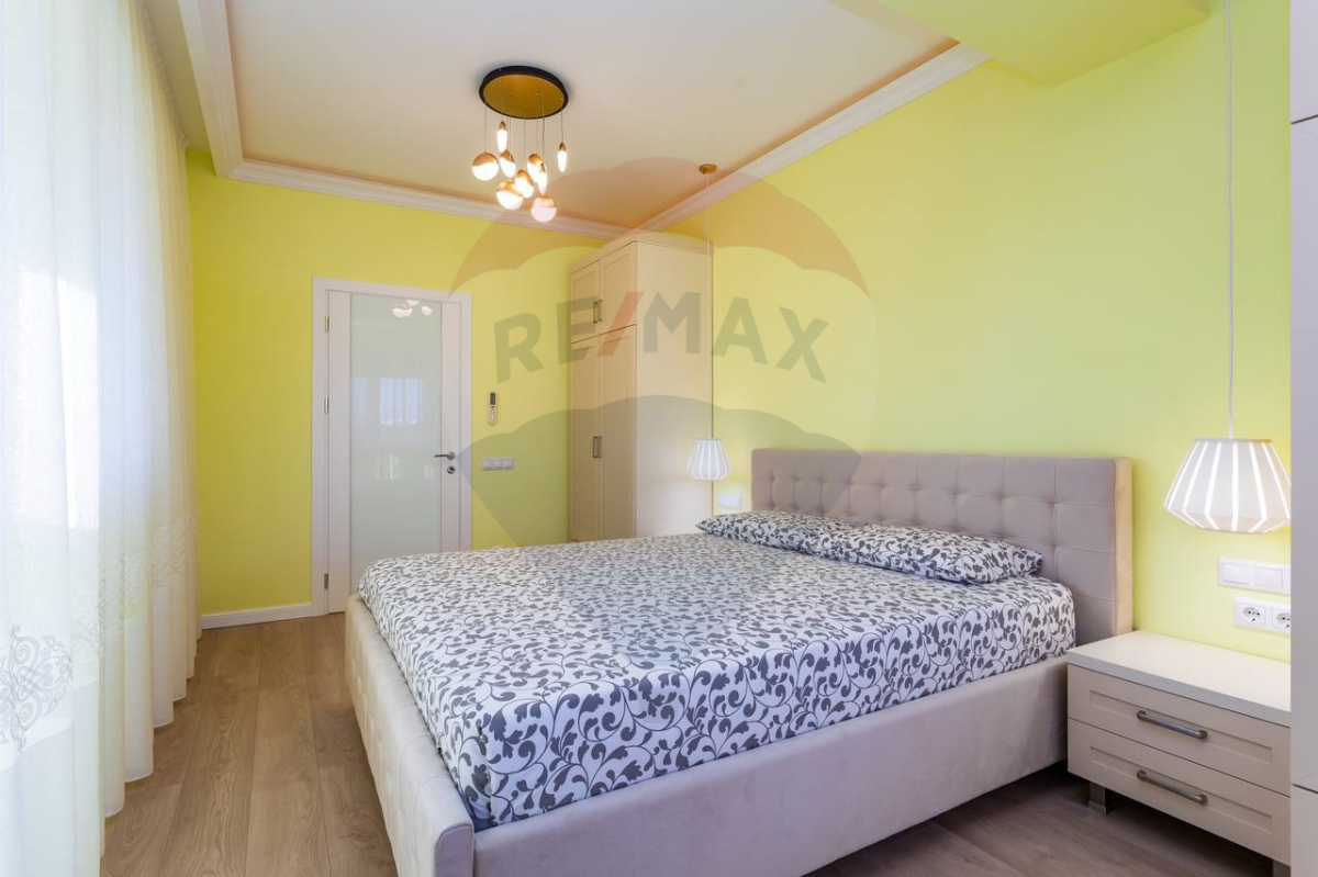 239.900 EUR
