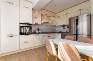 239.900 EUR