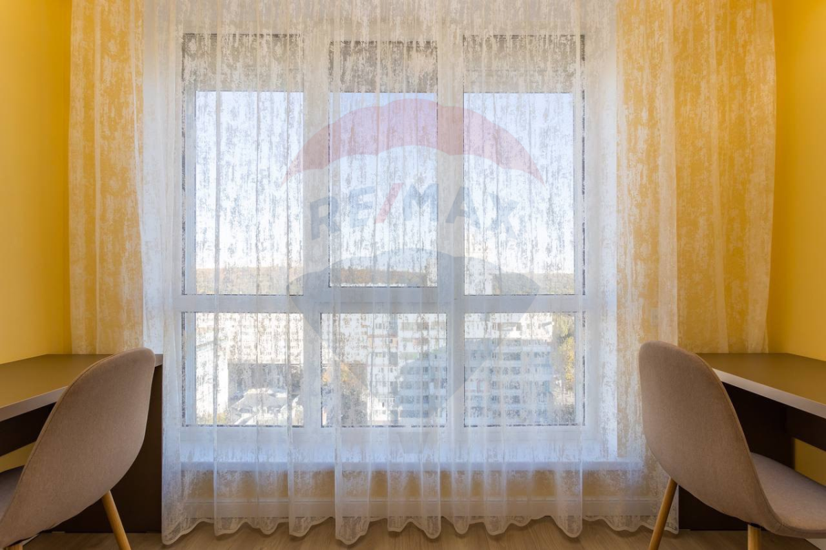 239.900 EUR
