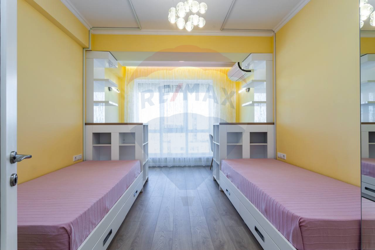239.900 EUR
