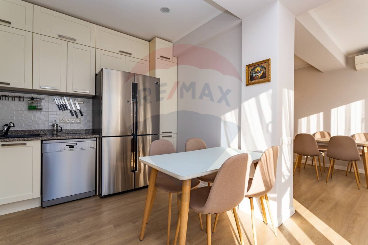 239.900 EUR