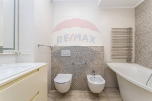 239.900 EUR