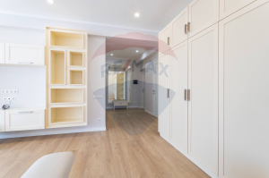 239.900 EUR