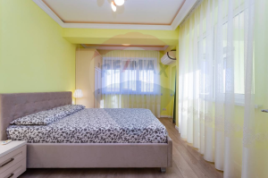 239.900 EUR