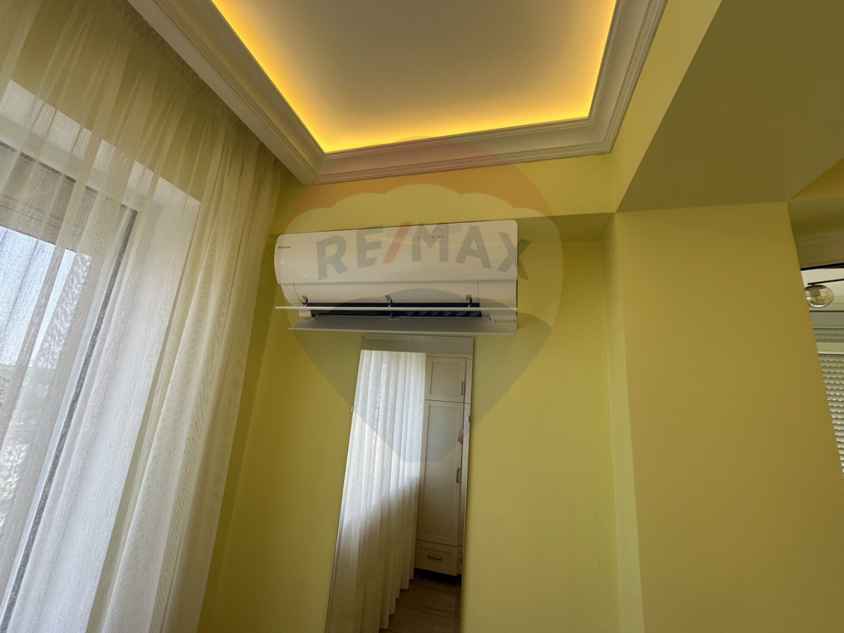 239.900 EUR