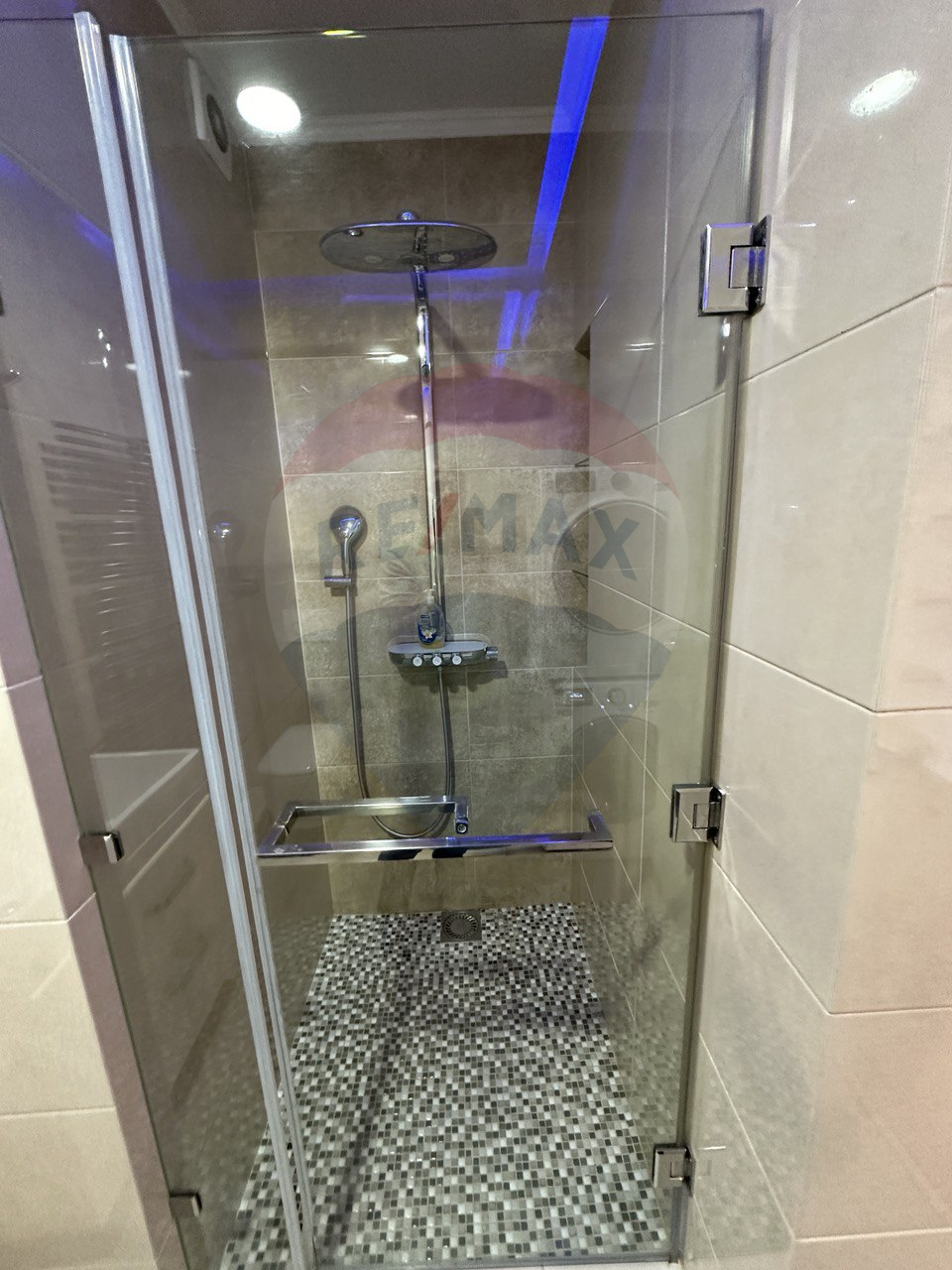 239.900 EUR