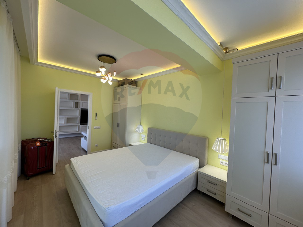 239.900 EUR