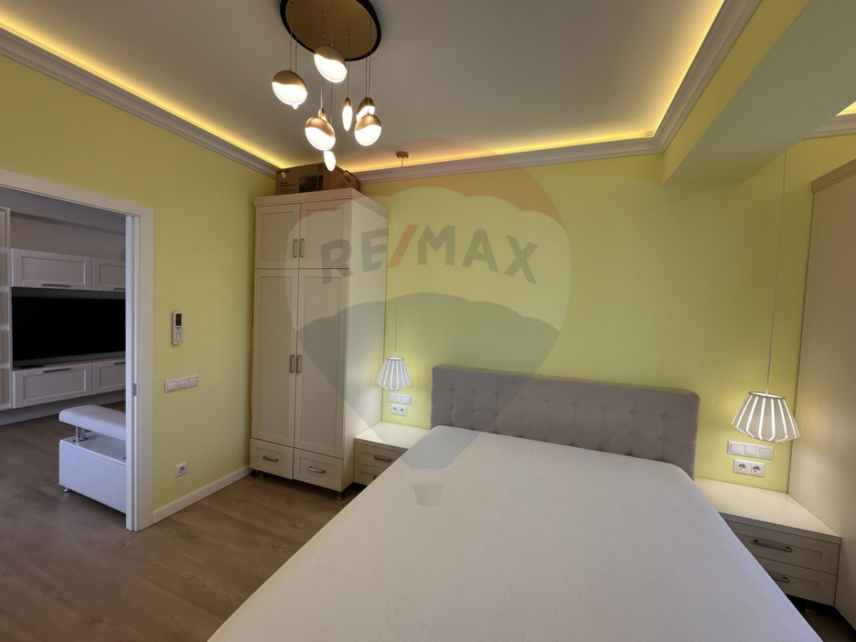 239.900 EUR
