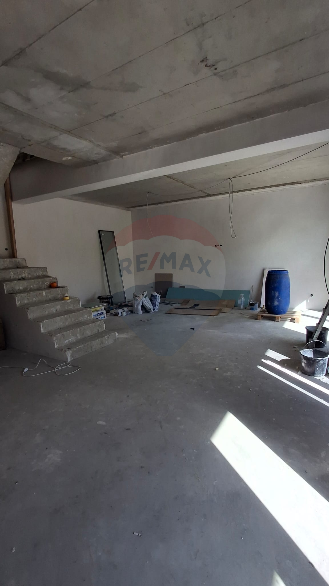 135.000 EUR