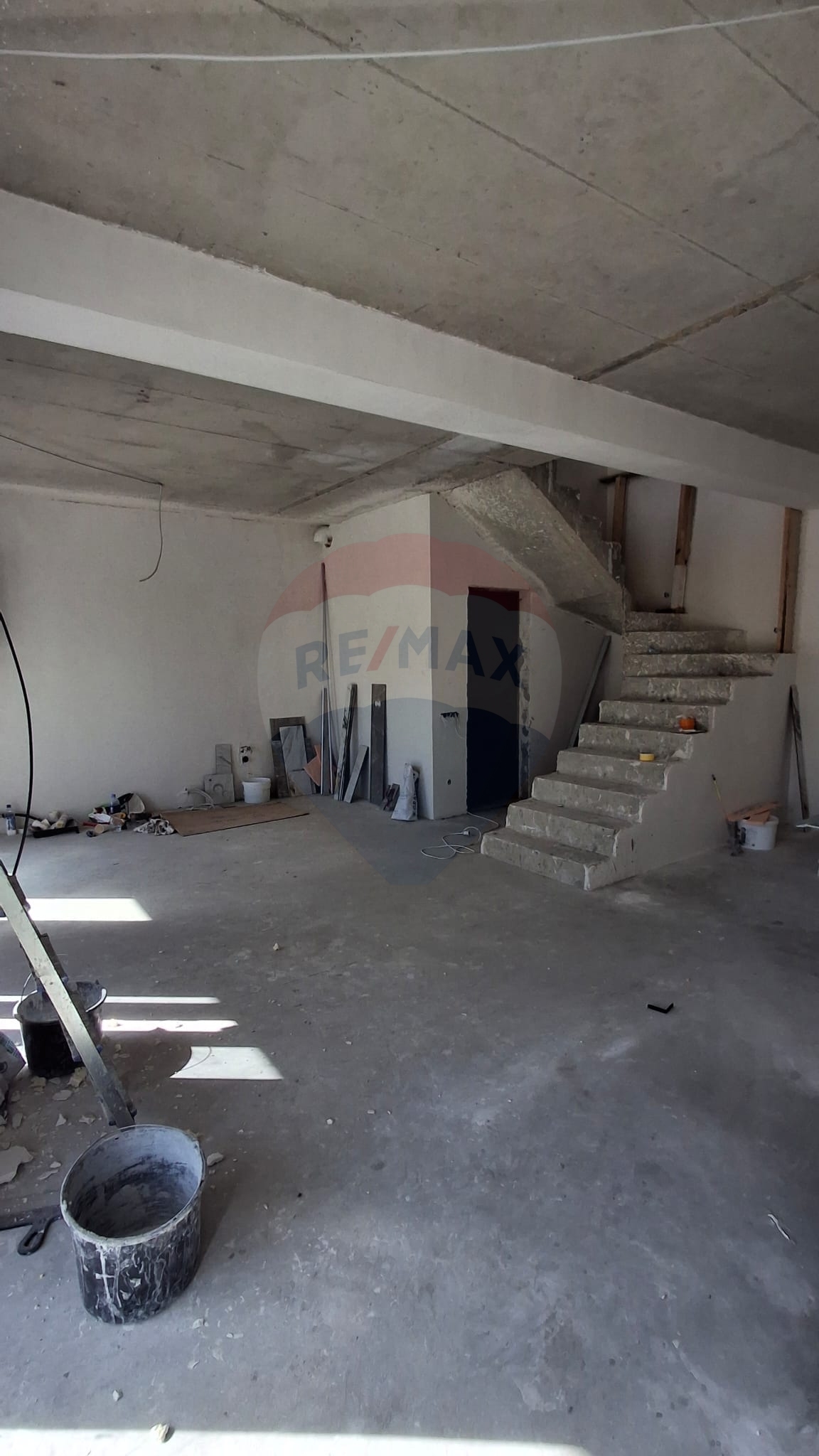 135.000 EUR