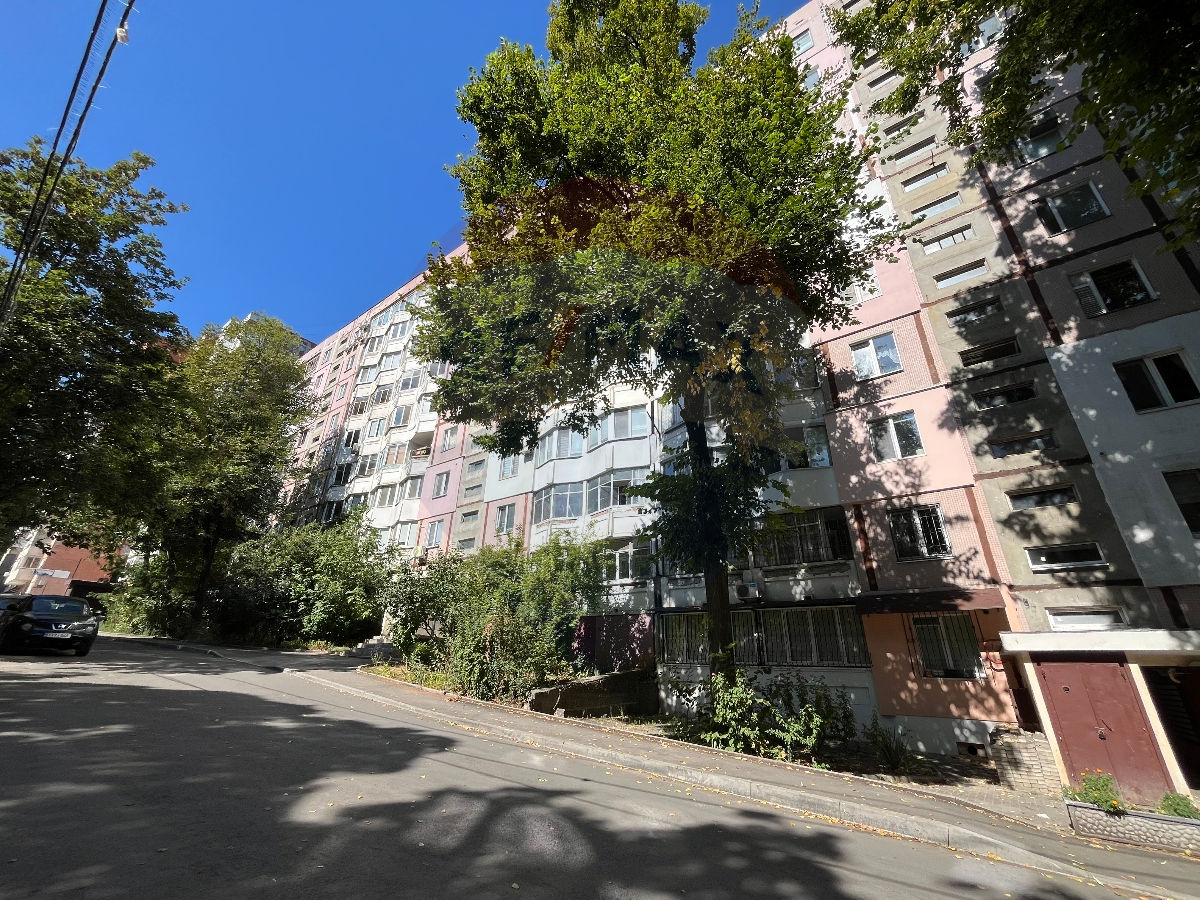 117.900 EUR