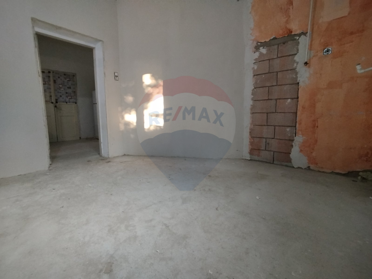76.000 EUR