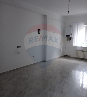 2.700 EUR