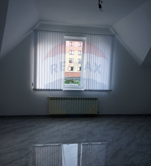 2.700 EUR